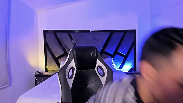 Snapshot of NicoKingg_ chatting on December 14, 2025, 11:21 pm NicoKingg online show from December 14, 2025, 11:21 pm