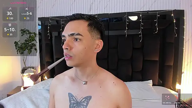 Snapshot of NicoKingg_ chatting on March 4, 2026, 12:35 pm NicoKingg online show from March 4, 2026, 12:35 pm