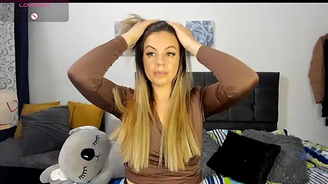 ariannawil online show from March 19, 2026, 12:32 am