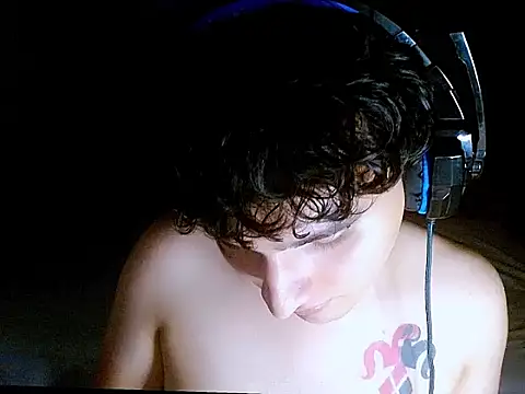 suggarboy03 online show from April 1, 2026, 12:24 am