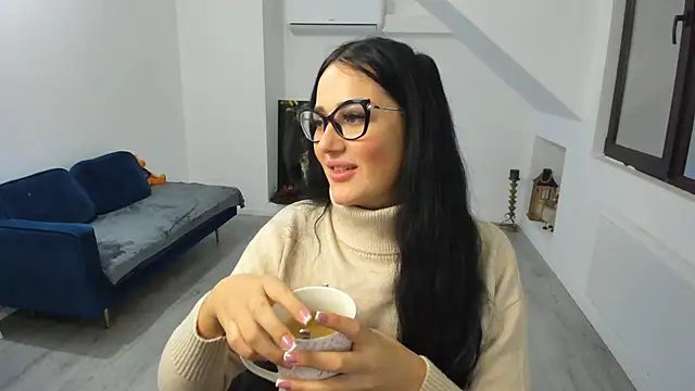 AnyaEvy online show from December 23, 2025, 4:45 am