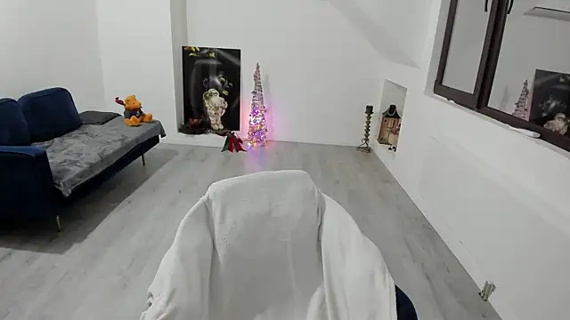 AnyaEvy online show from December 19, 2025, 5:43 am