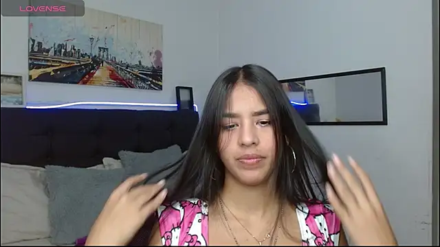 alexandraclaire9 online show from November 26, 2025, 1:11 pm