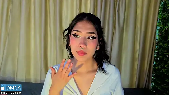 sofia sstonee  online show from March 14, 2026, 7:09 pm