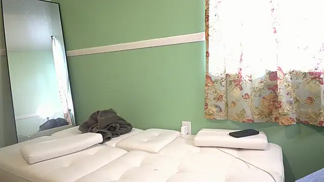 RosieCheeks  online show from June 29, 2026, 5:12 pm