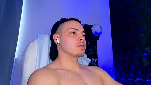 Maxwell Dupont online show from February 1, 2026, 9:57 pm