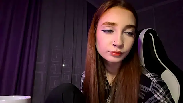 HollyPaw online show from November 12, 2025, 7:40 pm