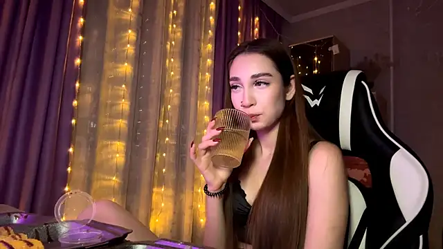 HollyPaw online show from January 12, 2026, 8:15 pm