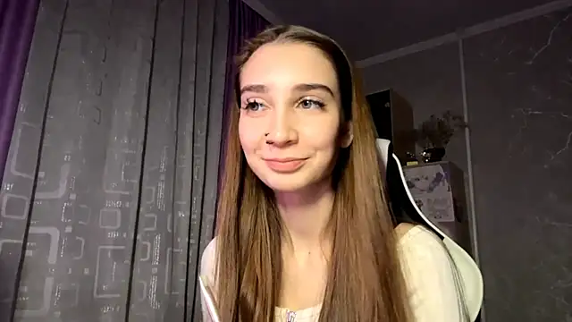 HollyPaw online show from November 10, 2025, 6:35 pm