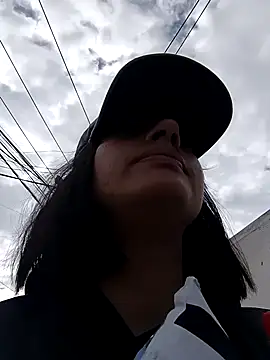 Luna juicy online show from December 5, 2025, 1:43 pm