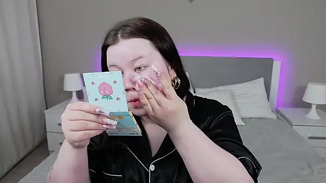 EvaNova  online show from December 3, 2025, 4:24 am