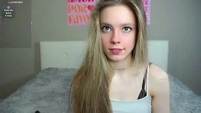 Snapshot of TiffinyMergist chatting on March 13, 2026, 8:19 am TiffinyMergist online show from March 13, 2026, 8:19 am