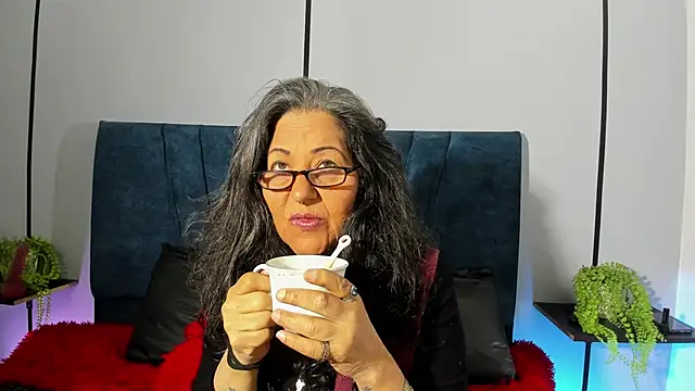 Victoriaa Anderson online show from June 19, 2026, 2:12 pm