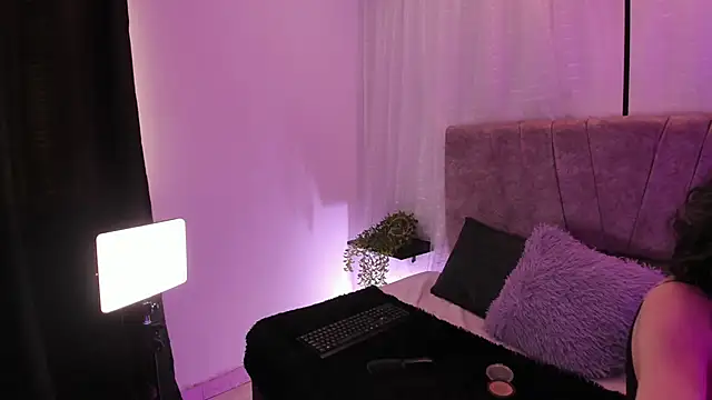 Victoriaa Anderson online show from April 30, 2026, 1:29 pm