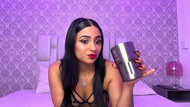 Snapshot of Ashlyrouxx chatting on June 5, 2026, 10:04 pm Ashlyrouxx online show from June 5, 2026, 10:04 pm