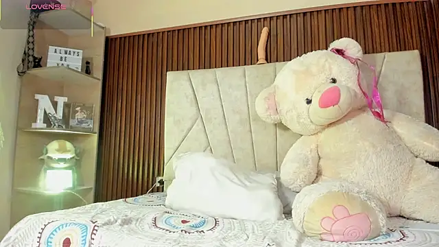 AMARA BRUNET online show from January 9, 2026, 1:40 pm