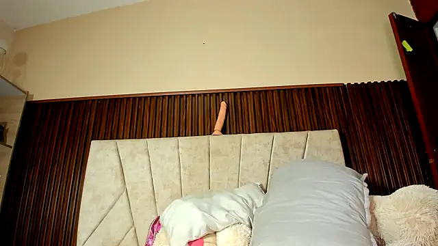 AMARA BRUNET online show from January 5, 2026, 5:27 pm