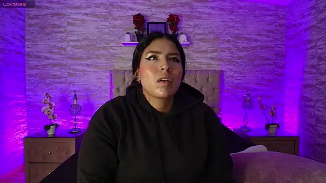 Sasha Larsen online show from June 26, 2026, 3:23 am