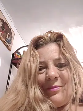 karlaanqui1 online show from February 18, 2026, 12:45 pm