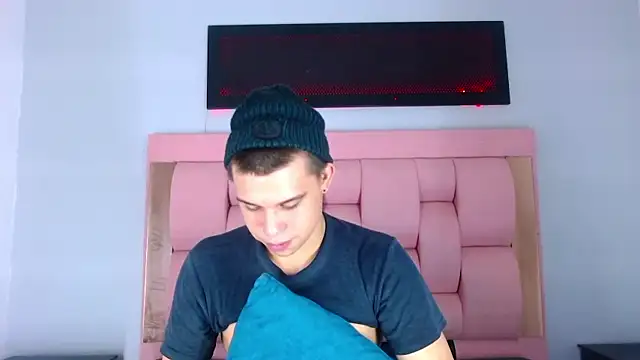 Liam York  online show from November 27, 2025, 7:47 pm