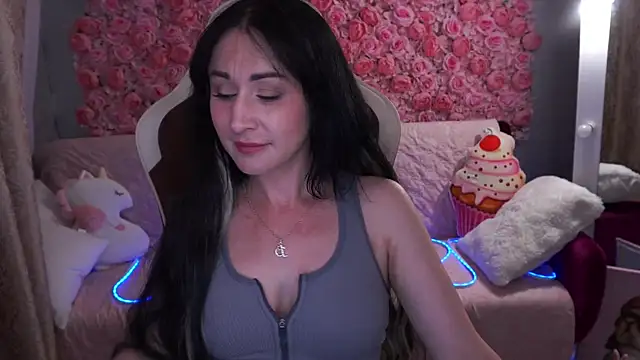 CarolinaaFoxyyy online show from May 26, 2026, 6:28 pm