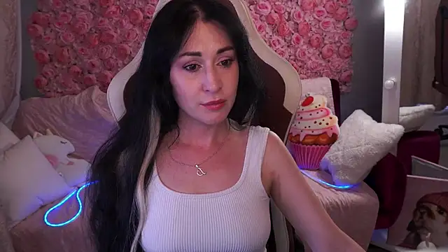 CarolinaaFoxyyy online show from May 22, 2026, 6:39 pm
