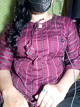 HotGirl23231 online show from May 3, 2026, 6:11 pm