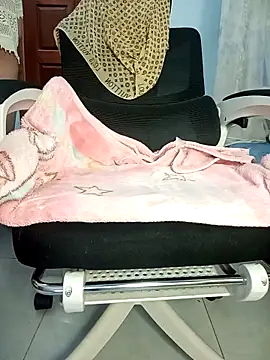 Em-mupmup online show from February 8, 2026, 7:50 am