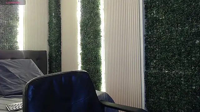 bunnywhite21 online show from November 24, 2025, 4:18 pm