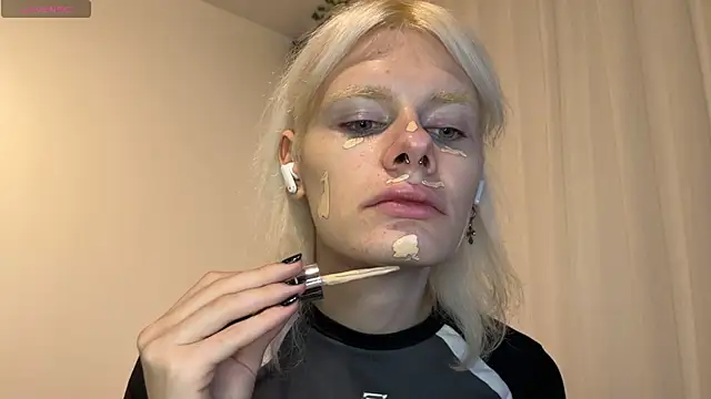 MollyChloe online show from November 20, 2025, 6:19 pm