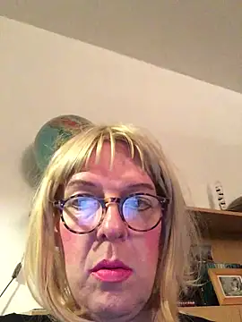 Snapshot of simone_xdressing chatting on January 19, 2025, 12:49 am simone xdressing online show from January 19, 2025, 12:49 am