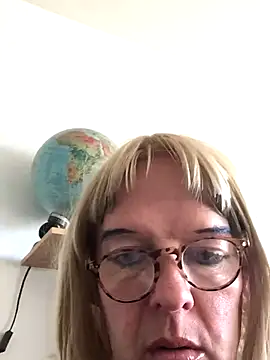 Snapshot of simone_xdressing chatting on September 14, 2025, 8:59 am simone xdressing online show from September 14, 2025, 8:59 am