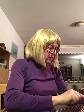 Snapshot of simone_xdressing chatting on November 10, 2025, 12:37 am simone xdressing online show from November 10, 2025, 12:37 am