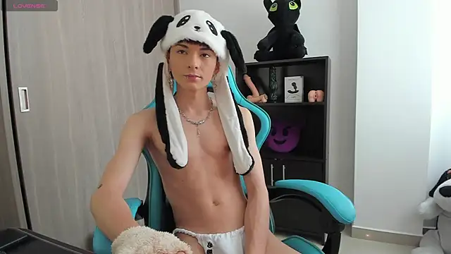 RYO BLEU  online show from May 13, 2026, 3:41 pm