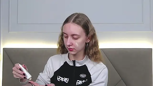 RachaelCute online show from December 17, 2025, 4:28 am