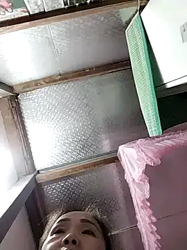 Feeling-hot online show from December 15, 2025, 8:25 pm