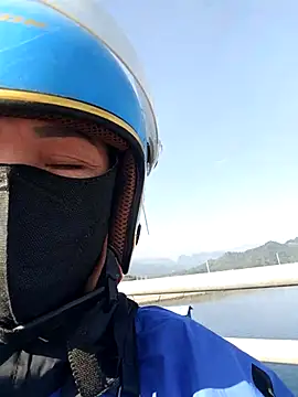 Feeling-hot online show from November 14, 2025, 1:53 am