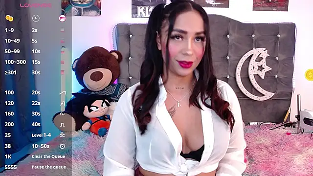 lunabritton1 online show from May 6, 2026, 3:54 am