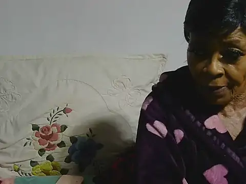 Snapshot of GucciladyXXXX chatting on February 17, 2026, 5:32 pm GucciladyXXXX online show from February 17, 2026, 5:32 pm