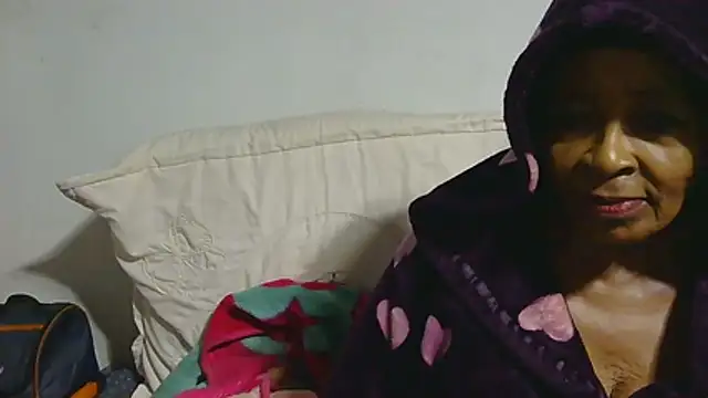 Snapshot of GucciladyXXXX chatting on February 15, 2026, 8:24 am GucciladyXXXX online show from February 15, 2026, 8:24 am