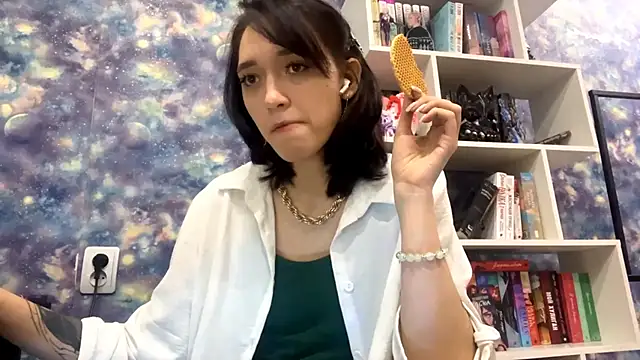 Snapshot of JamieRosten chatting on November 10, 2025, 12:32 pm JamieRosten online show from November 10, 2025, 12:32 pm