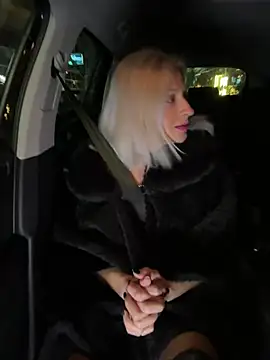 HOTLadyluna online show from February 27, 2026, 9:36 pm