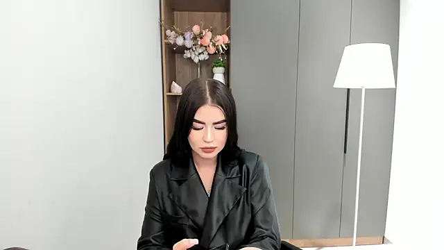 CoreenYorton online show from November 12, 2025, 6:06 am