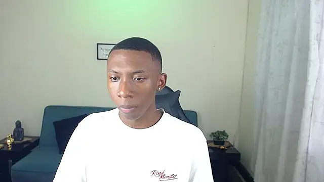 Miilo18 online show from December 4, 2025, 8:52 pm