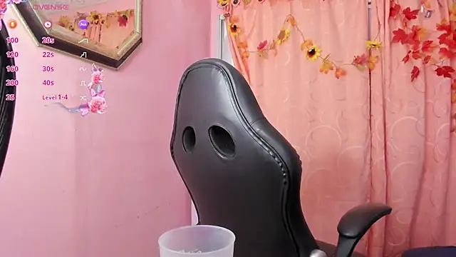 NaylaAbadi online show from November 29, 2025, 12:27 pm