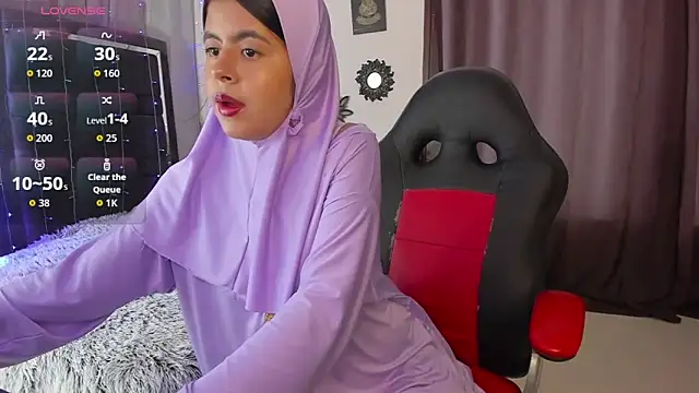 NaylaAbadi online show from November 18, 2025, 12:30 pm