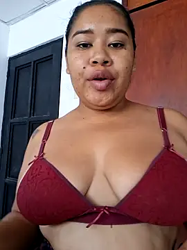 Snapshot of Sarahy- chatting on May 18, 2026, 1:27 pm Sarahy- online show from May 18, 2026, 1:27 pm