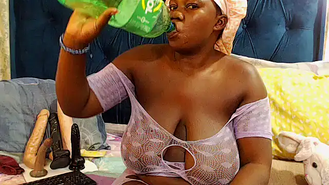 Snapshot of DarkCherryx chatting on February 15, 2026, 9:52 am DarkCherryx online show from February 15, 2026, 9:52 am