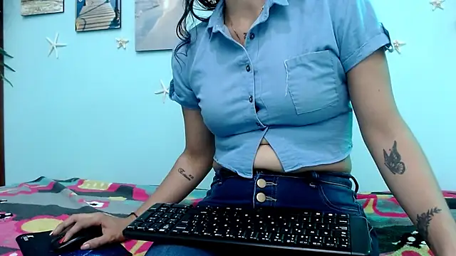 salomesmit666 online show from November 16, 2025, 8:02 pm