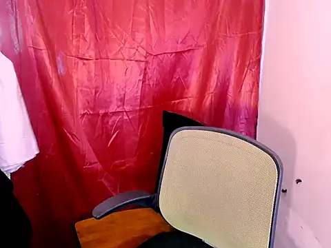 velvetviper06 online show from June 15, 2026, 2:01 am